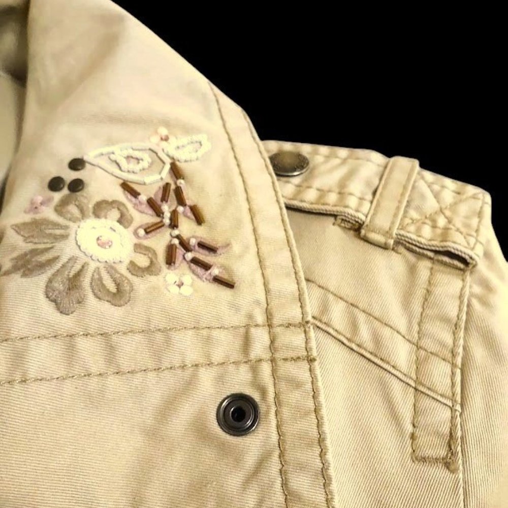 NWOT Esprit Military Style woman, jacket, Beige Embroidered Flowers and Beads M - Picture 3 of 5